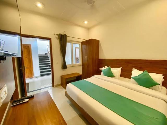 Triple One Hotel Tapovan Rishikesh,Near Laxman Jhula Esterno foto